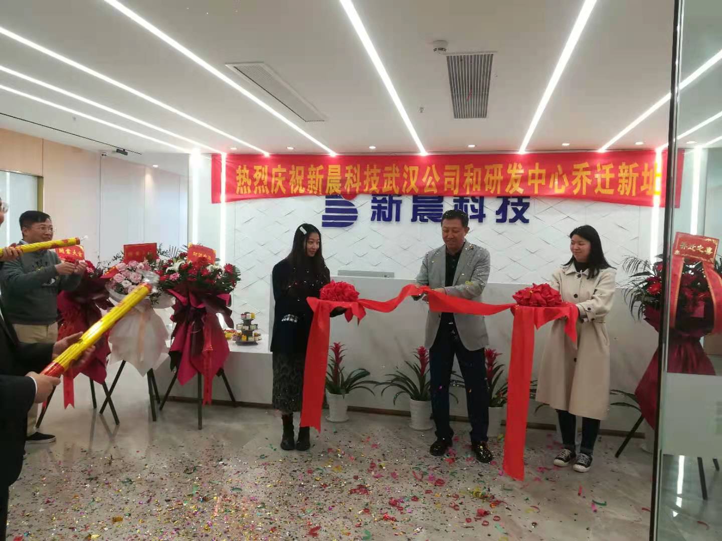 ��8ͷ�����Ψһ�ٷ���վ��Ϸ�Ƽ������ӹ�˾���з�����ϲǨ��ַ(ͼ1)