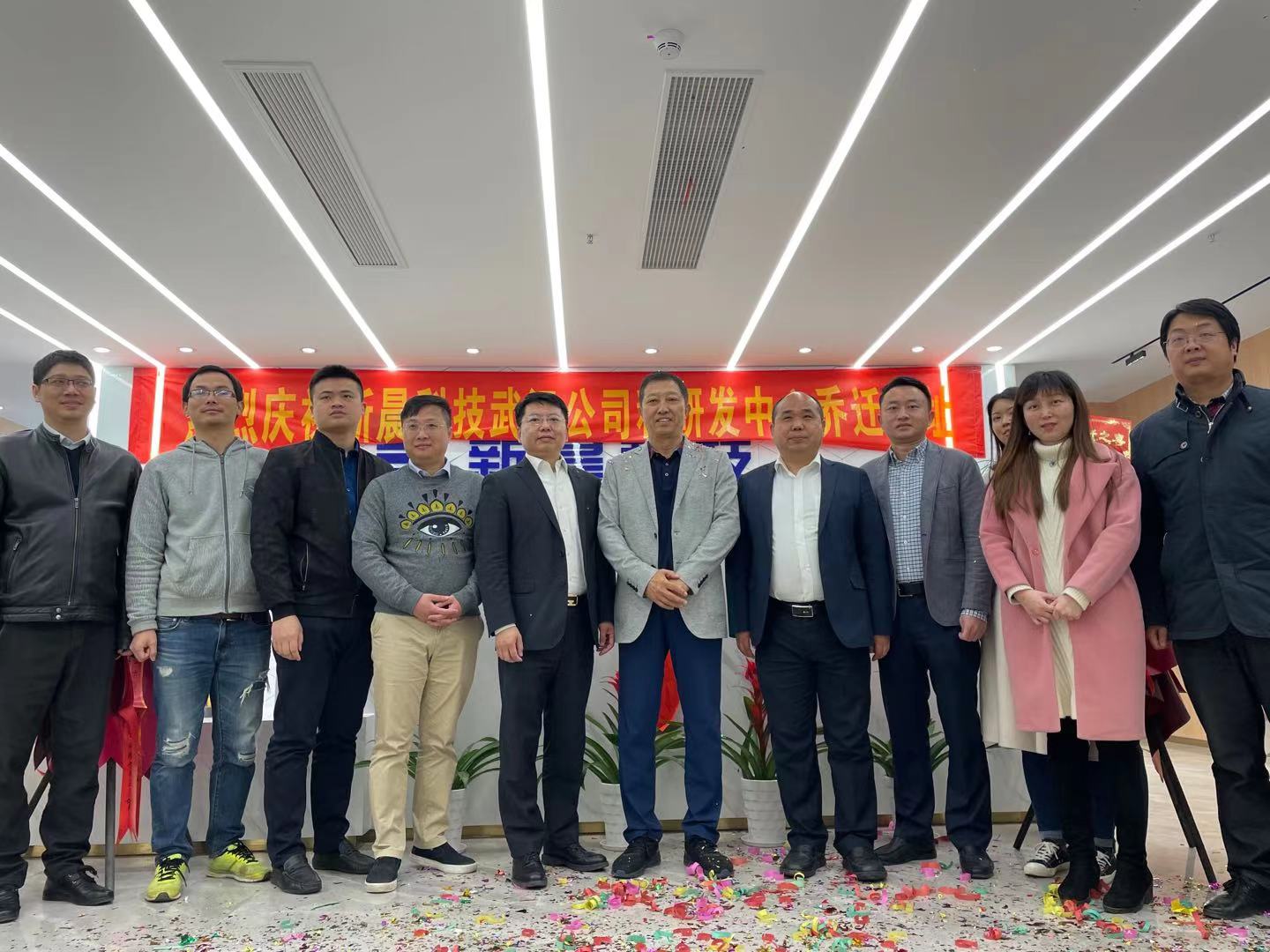 ��8ͷ�����Ψһ�ٷ���վ��Ϸ�Ƽ������ӹ�˾���з�����ϲǨ��ַ(ͼ2)